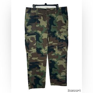 Levi’s Camouflage Men’s Cargo Pants, Size 36 waist 30 long